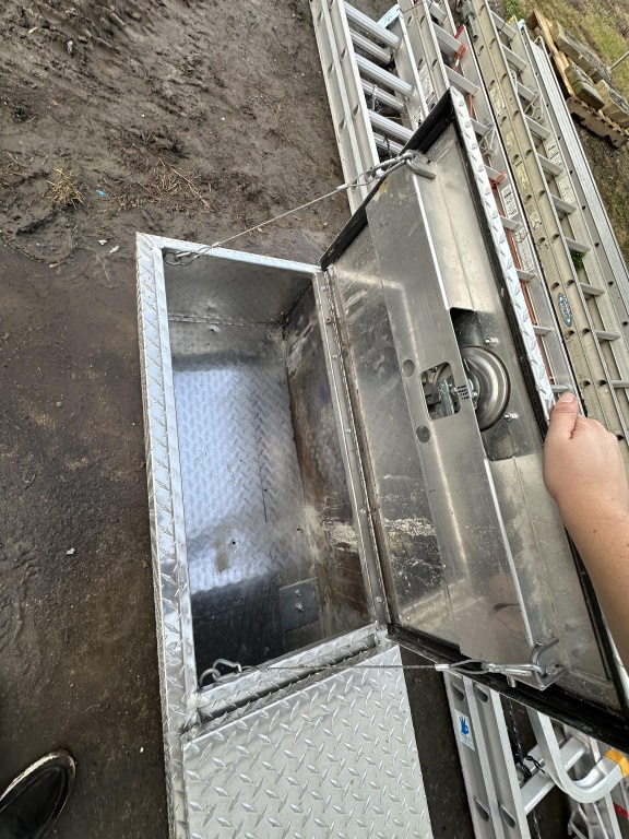WEATHER GUARD TOOL BOX SIDE MOUNT
