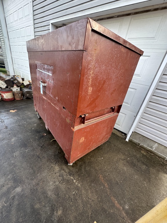LARGE JOB BOX ON WHEELS