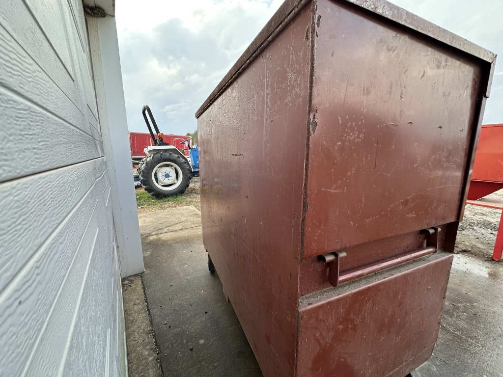 LARGE JOB BOX ON WHEELS