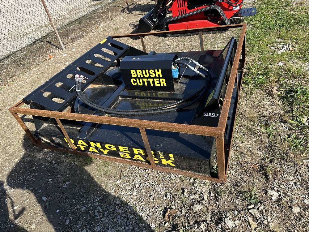 Lot 58: BRUSH CUTTER 6FT QUICK ATTACH BRUSH HOG