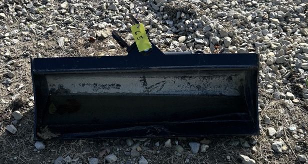 Lot 65: 38IN MINI EXCAVATOR BUCKET