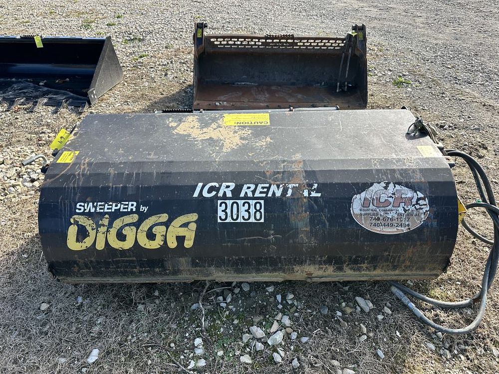 Lot 69: DIGGA ROAD SWEEPER QUICK ATTACH