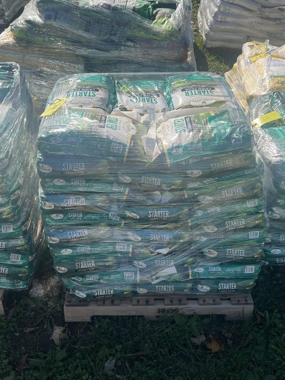 Lot 79: STARTER LAWN FOOD SKID