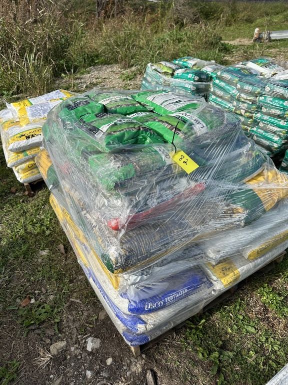 Lot 82: VARIETY PACK FERTILIZER SKID