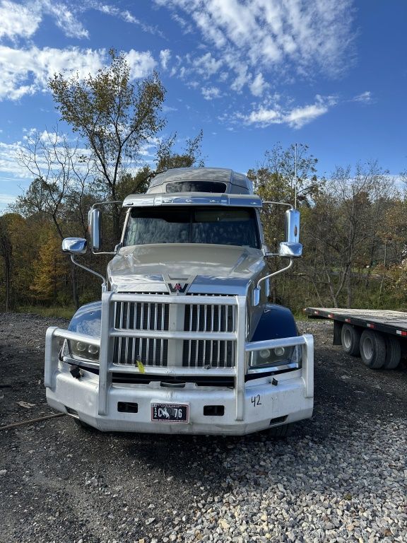 Lot 92: 2017 WESTERN STAR
