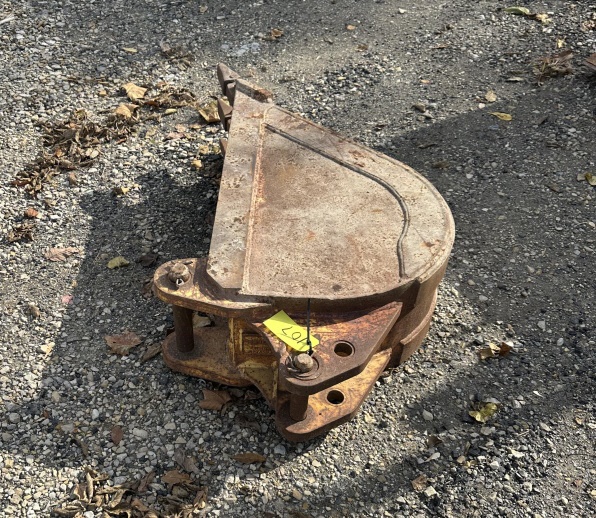 JD 12IN TOOTH BUCKET