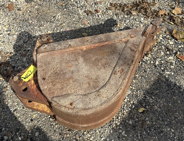JD 12IN TOOTH BUCKET