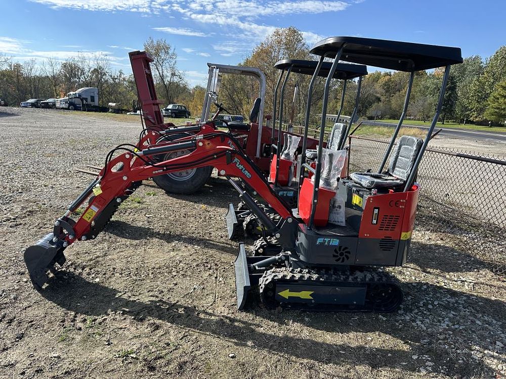 Lot 509: FUTURE FT13 MINI HOE