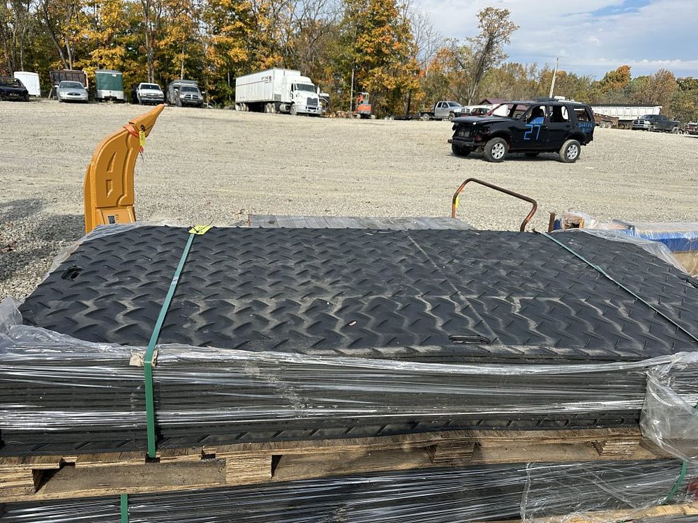 Lot 804: FIFTEEN 42" X 95" PROTECTION PLACEMENT MATS
