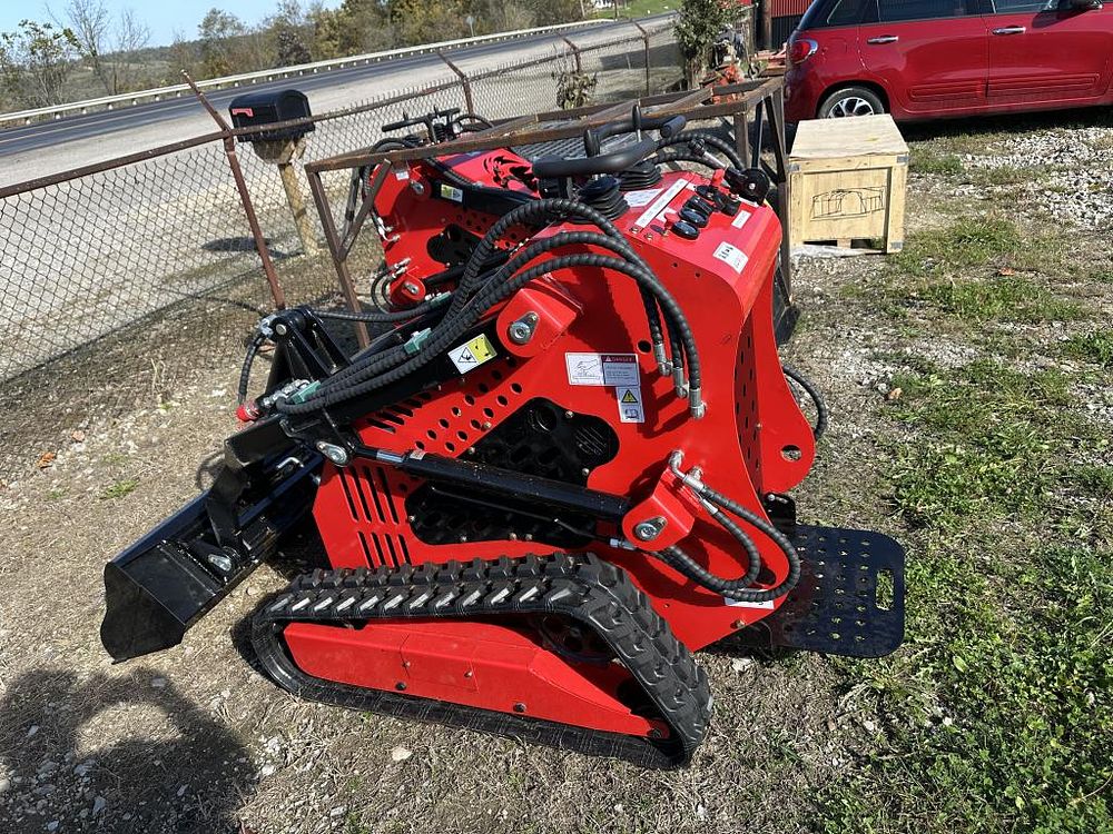 Lot 812: 2026 SDLANCH MINI SKID STEER