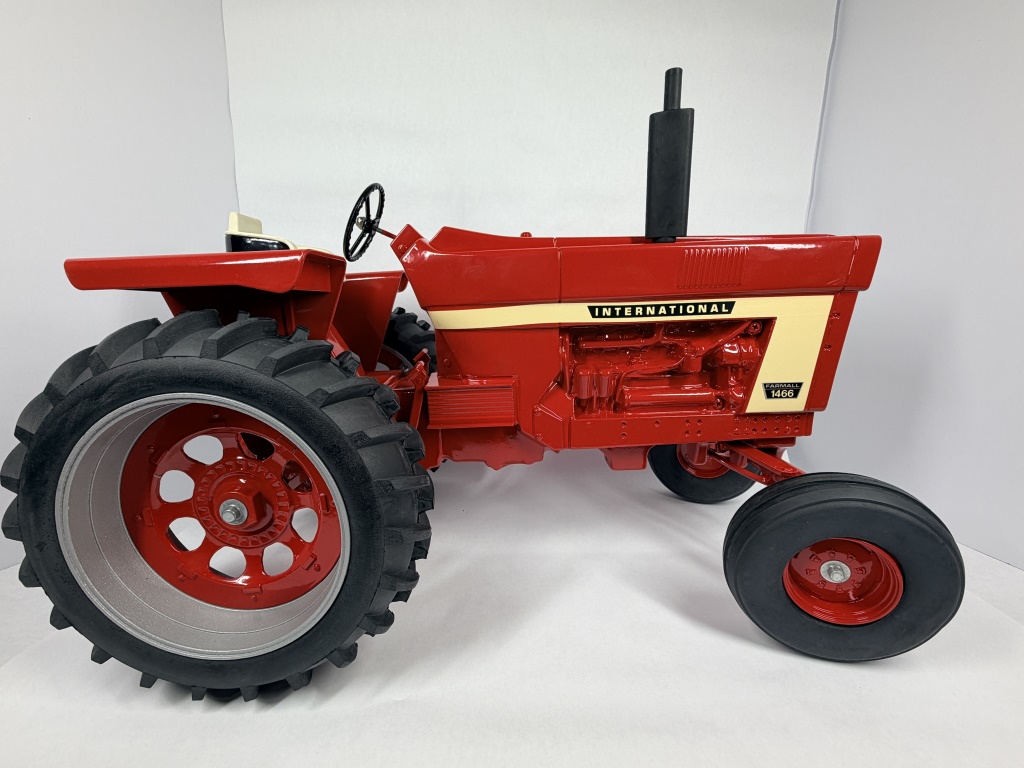1/8 Scale International 1466 Nib