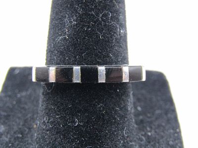 Size 6.75 Sterling Silver Ring with Black Stones Condition Yes, we will ship this item, we 