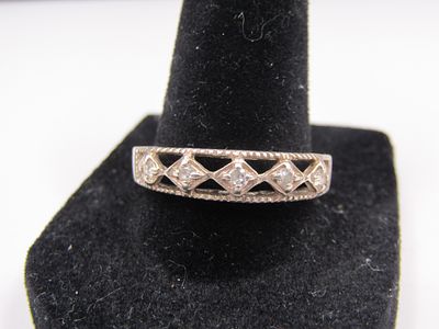 Sterling Silver Size 9.5 Diamond Design Ring Condition Yes, we will ship this item, we provide 