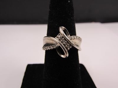 Sterling Silver Size 4 Vintage Diamond Accent Designer Ring Condition Yes, we will ship this 