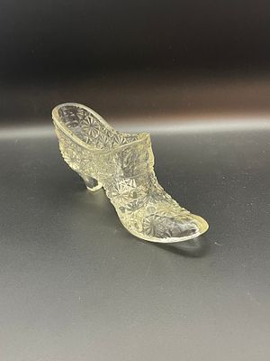 Vintage Fenton Clear Glass Victorian Shoe w/ Daisy and Button Pattern 2.5" Condition Yes, we 