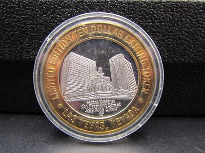 .999 Fine Sivler Center $10 Gaming Casino Token. Melt $54.12 1-18-2026. Condition Yes, we will 