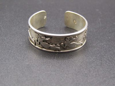 Vintage Flying Goddess Sterling Silver Adjustable Size Ring. Condition Yes, we will ship this 
