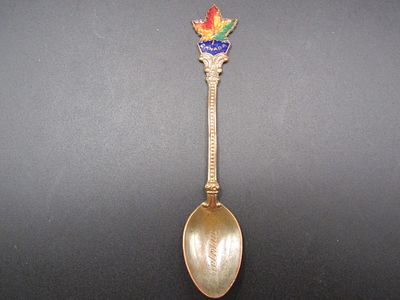 Vintage Copper Souvenir Spoon from Victoria Canada, Maple Leaf. Condition Yes, we will ship 