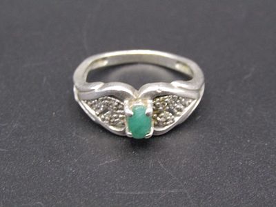 Vintage Sterling Silver Emerald Butterfly Ring, Size 5.5. Condition Yes, we will ship this 