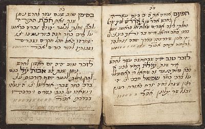כתב יד. פנקס מוהל. סיינה – איטליה תק"ג [1743] 
כתב יד מיניאטורי. סדר המילה, הברכות, דינים 