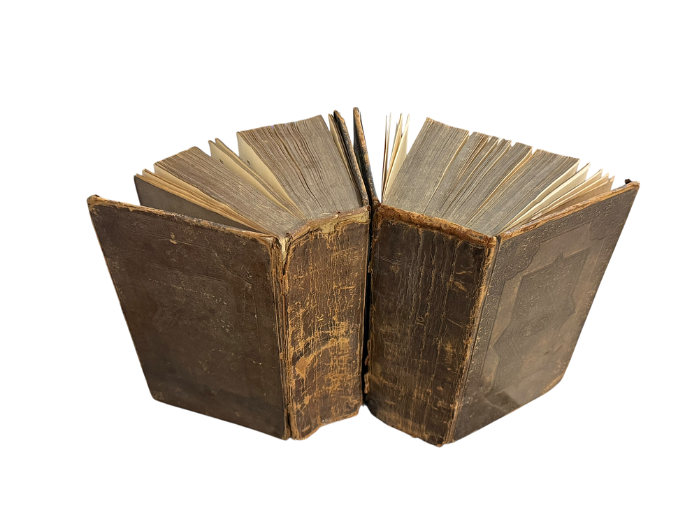 שני עותקי תורה נביאים וכתובים, עם תרגום גרמני. חלק ב. לונדון, תקפ"ז 1830 (!) 
בשער: כפי 