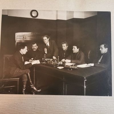 Фотография последнего заседания правления "Транпосекции" 1930 г. в кабенете тов. Жданова 