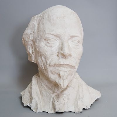 Бюст "Деятель". 60-е гг. ХФ РСФСР. Работа советских скульпторов, созданная в скульптурных