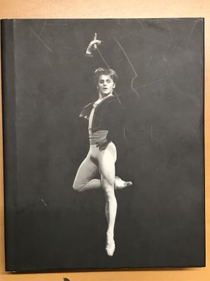 [Автограф] Михаила Барышникова на английском языке. Baryshnikov. In black and white, An album. 