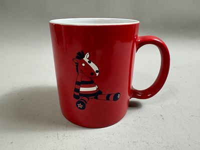 [Лимитированная партия] Фирменная кружка ХК ЦСКА. Красно-белый конь. Объем 330 мл. Керамика. 