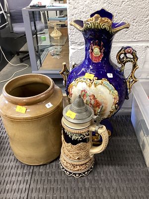 3 vases/jars