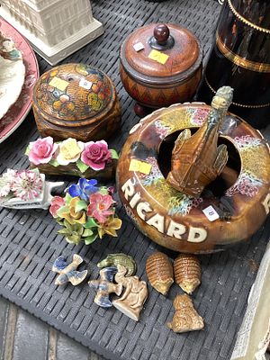 Various pots, flower ornaments and animal ornaments