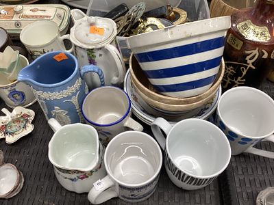 Collection of crockery