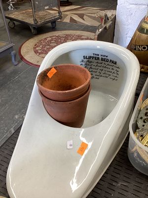 Bed pan and 2 terracotta plant pots