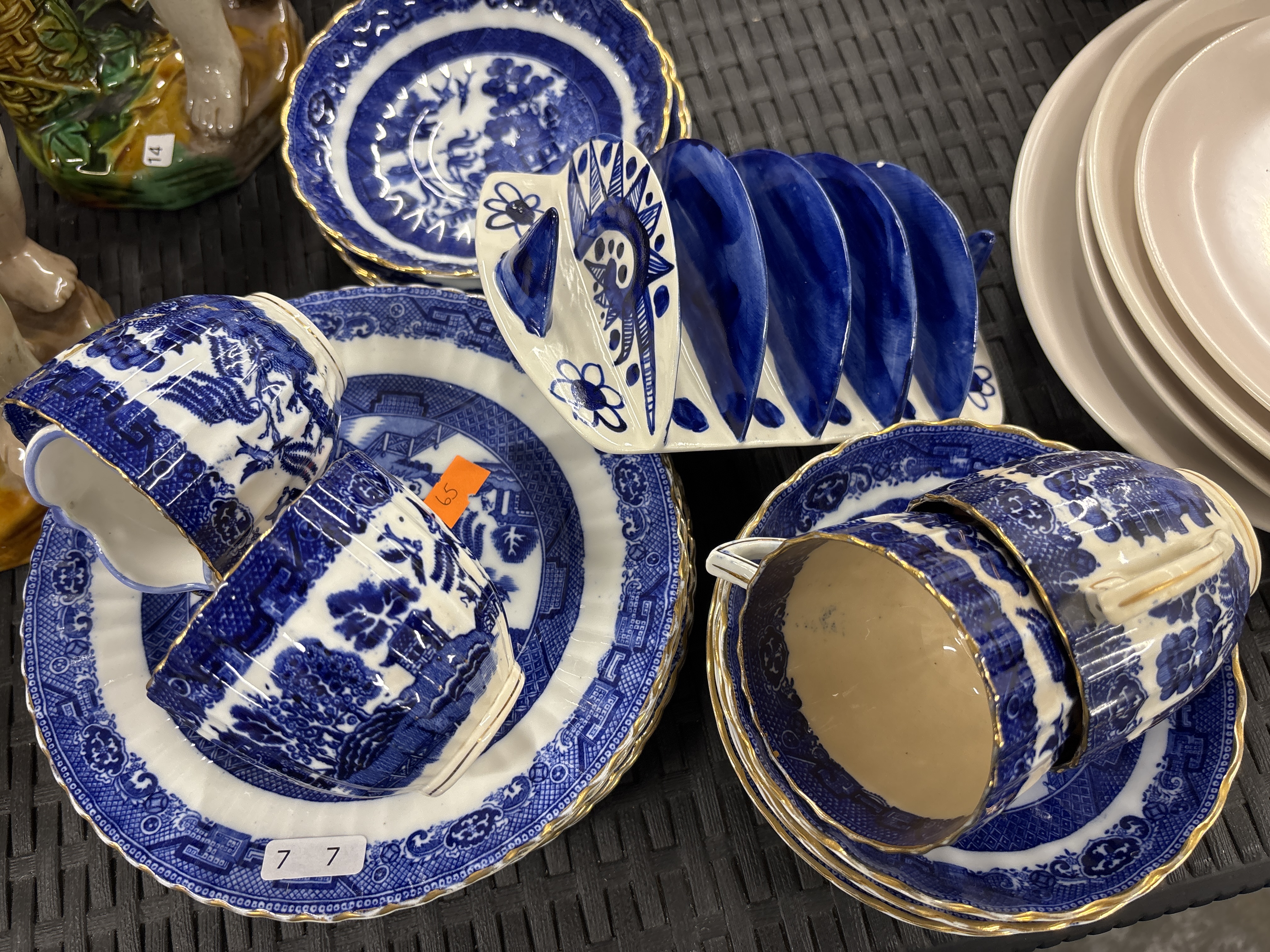 A Group of Blue and White Willow Pattern Ceramics Including a Toast Rack
