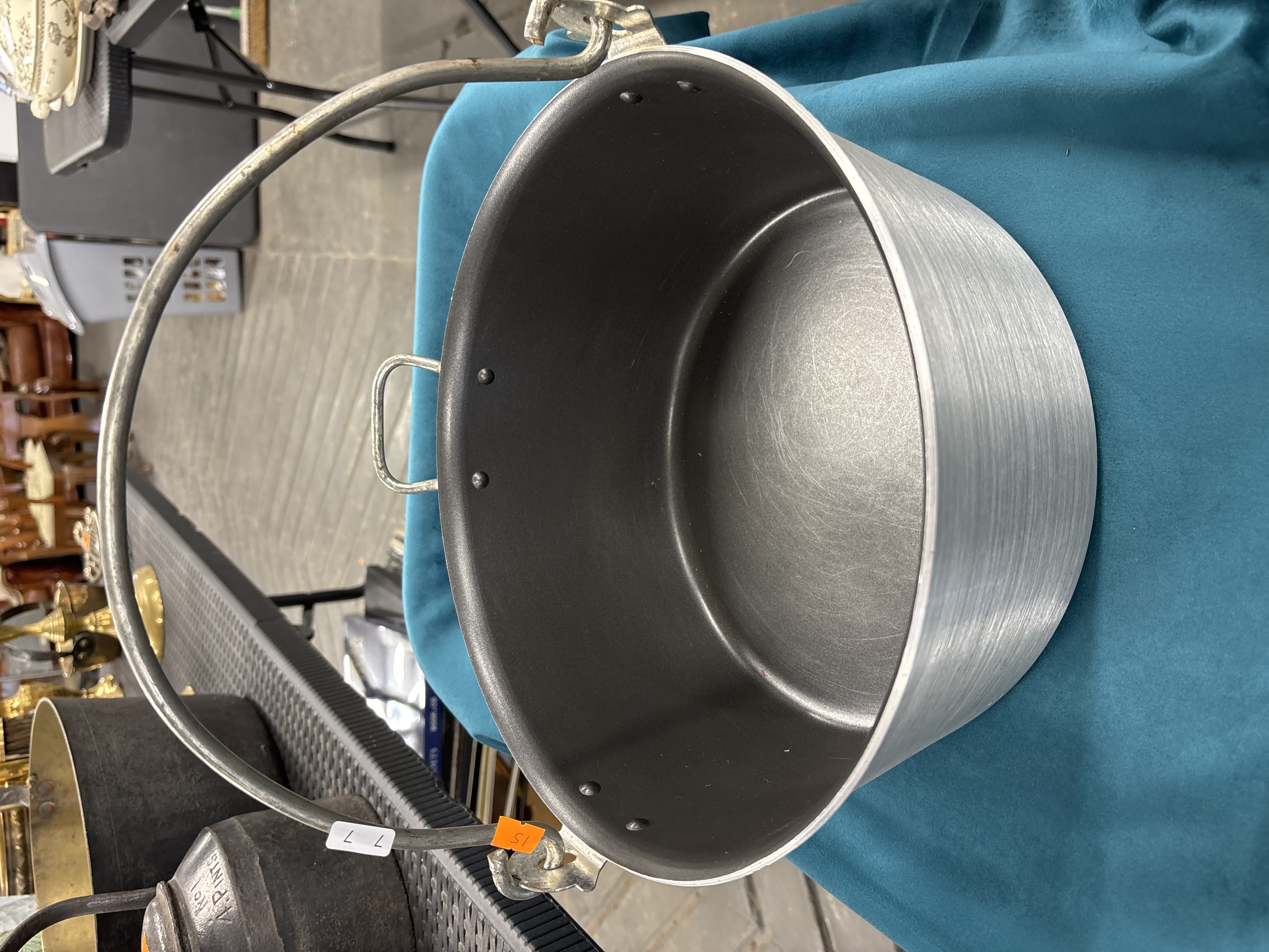 Large Aluminium Stockpot with Bail Handle and Non-Stick Interior