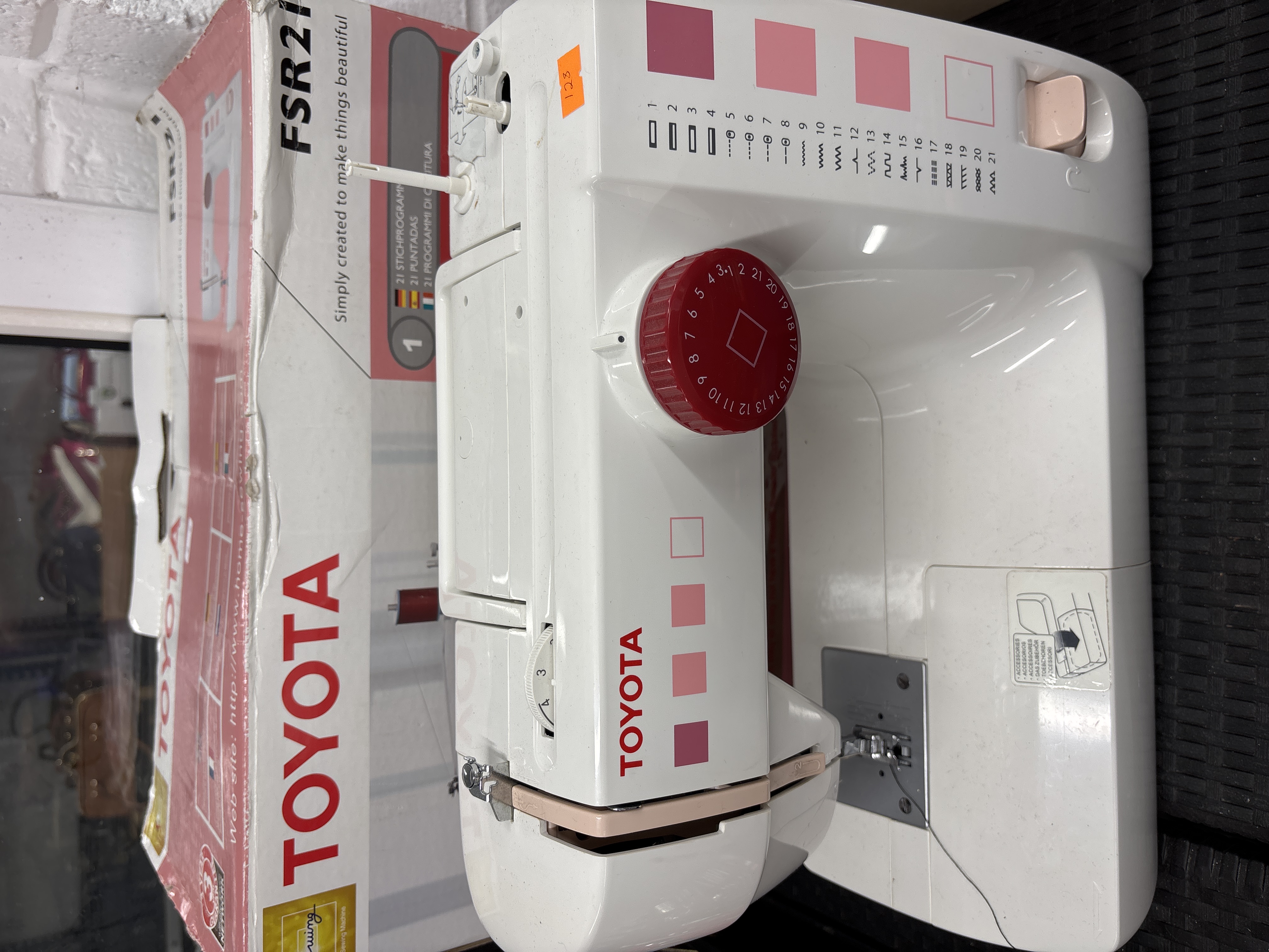 Toyota FSR21 Electric Sewing Machine in Original Box