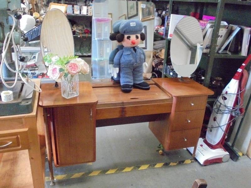 Unique Auctions Ltd | Auction 4 | A 3 Day Antiques & Collectors including Gold, Toys, Jewellery, Silver & Furniture etc. -