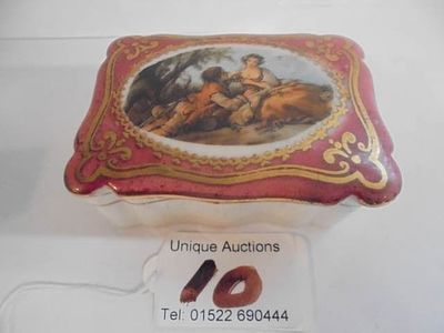 A mid 20th century porcelain trinket box.