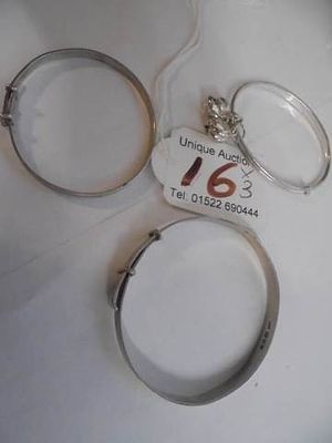 Three silver bangles, in good condition.