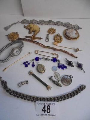 A mixed lot of jewellery including yellow metal, a/f cameo etc.,