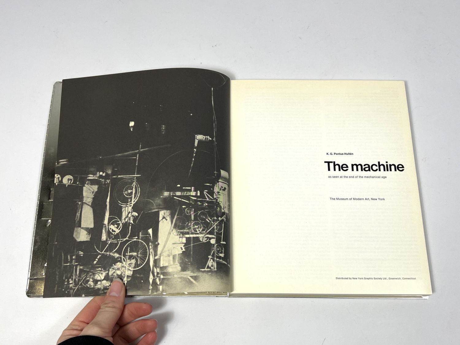 The machine/ MOMAカタログ/ヴィンテージ Lot 786 - MOMA The Machine Metal Cover Art Book. Museum of