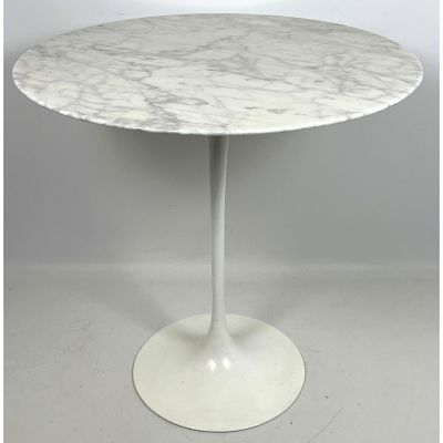 Knoll Studio Eero Saarinen 'Tulip' pedestal Side Table. Dimensions: Height: 20 inches, Width: 