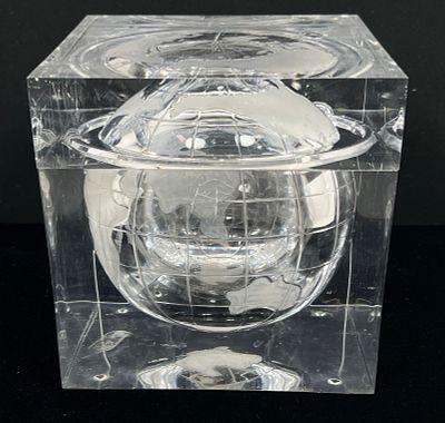 Alessandro Albrizzi Lucite Ice Bucket with Globe. ALBRIZZI Lucite Cube Ice Bucket. World Globe 