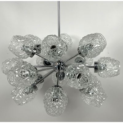 Mid Century Modern German 18 Globe Sputnik Chandelier Dimensions: Height: 26.5 inches, Width: 