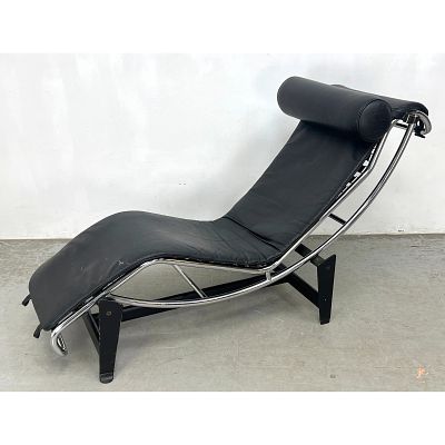 Le Corbusier Style LC4 Chaise Lounge Chair. Black Leather. Unmarked. Dimensions: Height: 29 