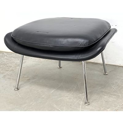 Eero Saarinen Style Womb Chair Ottoman. Unmarked possibly Knoll. Dimensions: Height: 15.5 