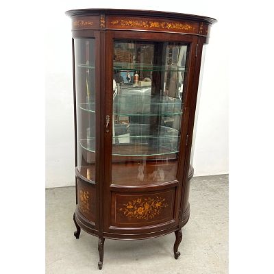 Antique French Louis XV style mahogany marquetry inlaid Vitrine Curio Cabinet. Bowed glass. 