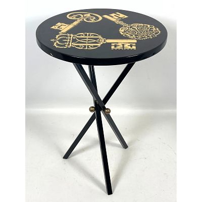 Piero Fornasetti Chiavi side table, produced in Milan, Italy. Drink stand. Dimensions: Height: 