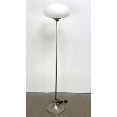 Original Vintage Laurel Mushroom Floor Lamp. Bill Curry. Dimensions: Height: 51 inches, Width: 