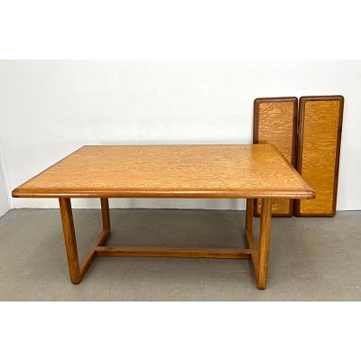 Stephen Hynson Studio Made Dining Table. 2 Extension Leaves. . Includes: 2 - 14.5 inch leaves 